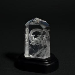 玄武の彫刻水晶